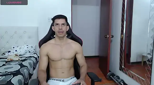 Snapshot of JoseRumbero26 chatting on 02.10.25 JoseRumbero26 online show from 02.10.25