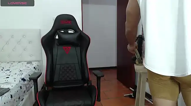 Snapshot of JoseRumbero26 chatting on 03.05.25 JoseRumbero26 online show from 03.05.25