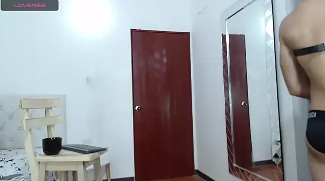 Snapshot of JoseRumbero26 chatting on 03.08.25 JoseRumbero26 online show from 03.08.25