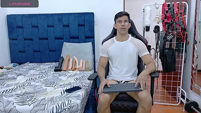 Snapshot of JoseRumbero26 chatting on 09.27.25 JoseRumbero26 online show from 09.27.25