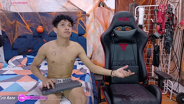 Snapshot of JoseRumbero26 chatting on 10.28.25 JoseRumbero26 online show from 10.28.25