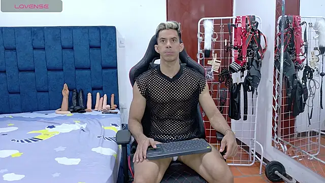 Snapshot of JoseRumbero26 chatting on 11.05.25 JoseRumbero26 online show from 11.05.25