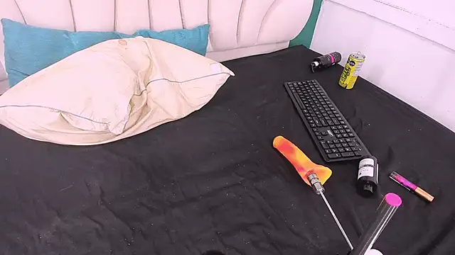 Snapshot of bonieklent chatting on 02.22.25 bonieklent online show from 02.22.25