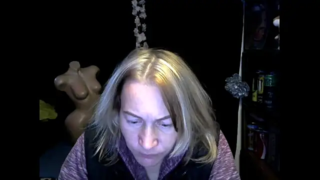 wLESLYMOSw online show from 10.16.25