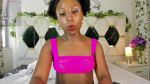 Snapshot of EmmaSanzz_ chatting on 01.07.25 EmmaSanzz online show from 01.07.25