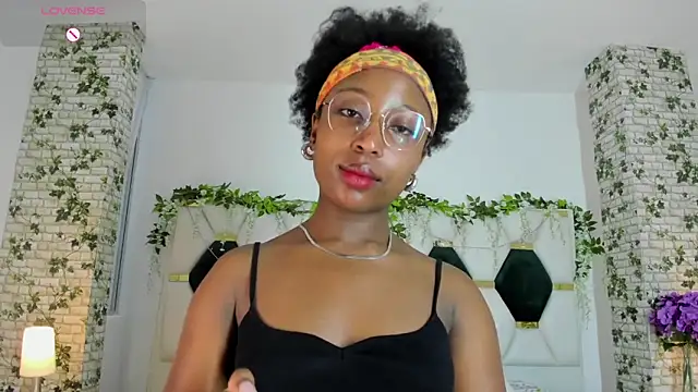 Snapshot of EmmaSanzz_ chatting on 01.16.25 EmmaSanzz online show from 01.16.25
