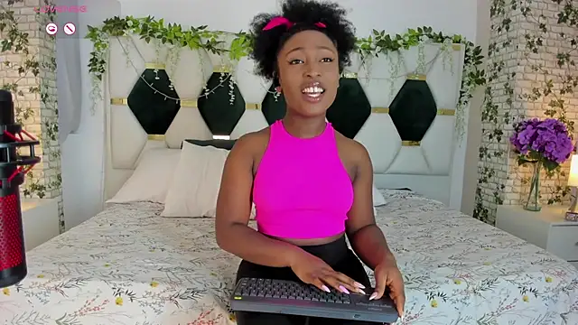 Snapshot of EmmaSanzz_ chatting on 01.17.25 EmmaSanzz online show from 01.17.25