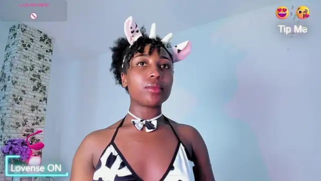 Snapshot of EmmaSanzz_ chatting on 01.19.25 EmmaSanzz online show from 01.19.25