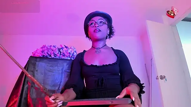 Snapshot of EmmaSanzz_ chatting on 01.26.25 EmmaSanzz online show from 01.26.25