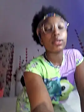 Snapshot of EmmaSanzz_ chatting on 02.10.25 EmmaSanzz online show from 02.10.25