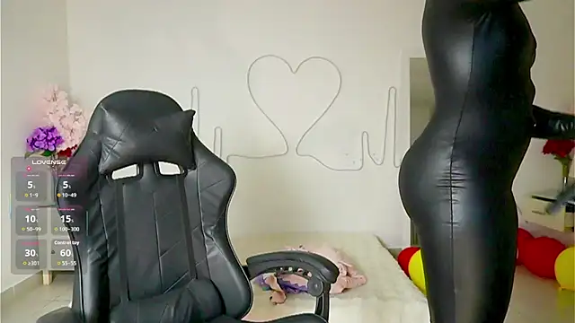 Snapshot of EmmaSanzz_ chatting on 09.26.25 EmmaSanzz online show from 09.26.25