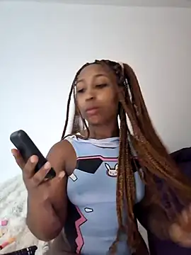 Snapshot of EmmaSanzz_ chatting on 11.26.25 EmmaSanzz online show from 11.26.25