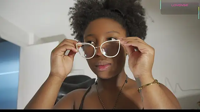 Snapshot of EmmaSanzz_ chatting on 01.08.26 EmmaSanzz online show from 01.08.26