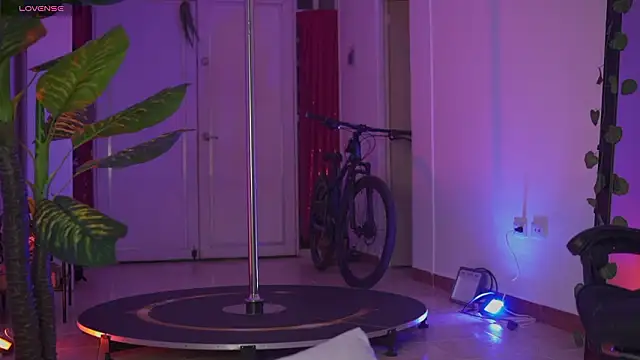 Snapshot of EmmaSanzz_ chatting on 02.27.26 EmmaSanzz online show from 02.27.26