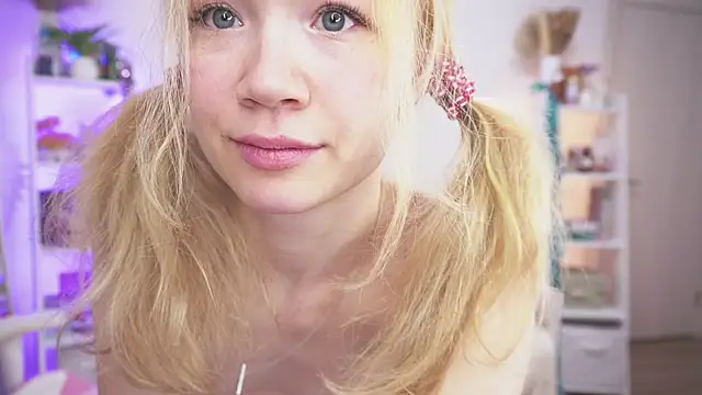 Snapshot of Lily_Young chatting on 12.27.24 Lily Young online show from 12.27.24