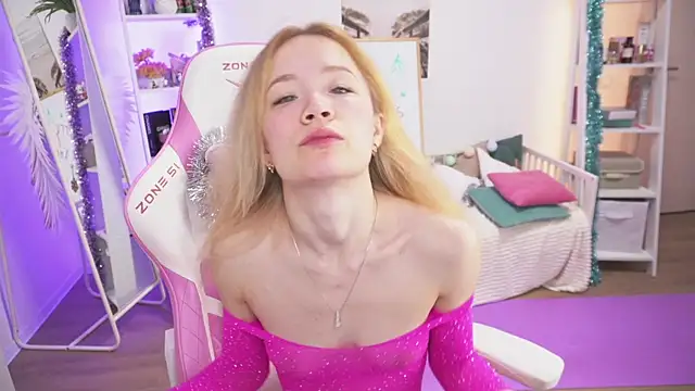Snapshot of Lily_Young chatting on 12.28.24 Lily Young online show from 12.28.24