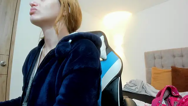 Snapshot of Carolina_hernandez22 chatting on 10.15.25 Carolina hernandez22 online show from 10.15.25