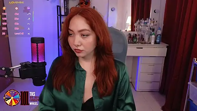 LilyVelvett online show from 09.11.25