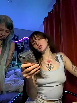 Dooubletroublee online show from 10.25.25