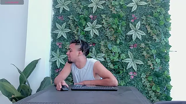 Snapshot of PittAndLunaa chatting on 04.19.26 PittAndLunaa online show from 04.19.26