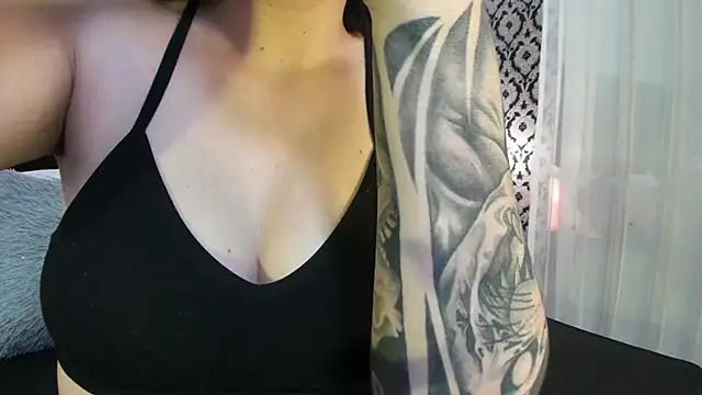 Adeelinee online show from 11.12.25