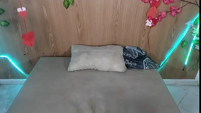 Snapshot of jenelotizz06 chatting on 10.18.25 jenelotizz06 online show from 10.18.25