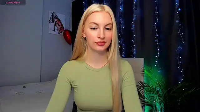 Snapshot of Kimmy_powell chatting on 10.04.25 Kimmy powell online show from 10.04.25