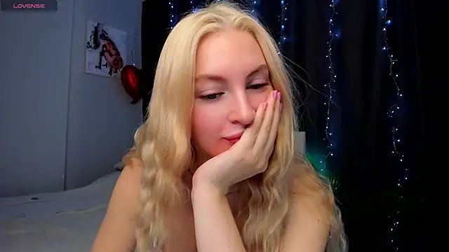 Snapshot of Kimmy_powell chatting on 10.17.25 Kimmy powell online show from 10.17.25