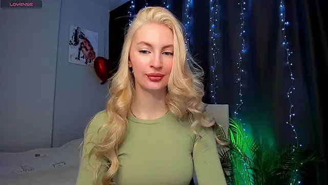 Snapshot of Kimmy_powell chatting on 11.08.25 Kimmy powell online show from 11.08.25