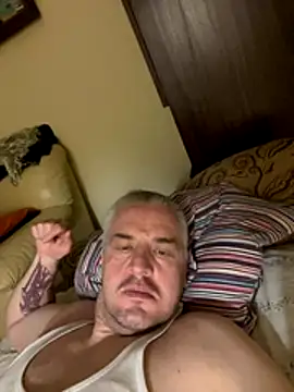 Snapshot of Evolite123 chatting on 11.15.25 Evolite123 online show from 11.15.25