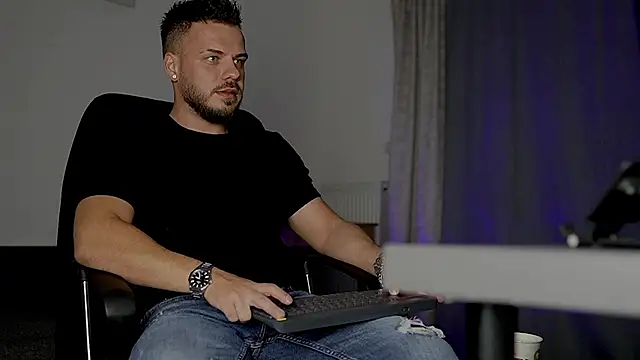 juliusmasters online show from 10.12.25