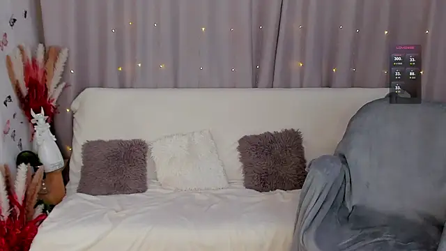 Snapshot of LisaMooore chatting on 01.06.25 LisaMooore online show from 01.06.25