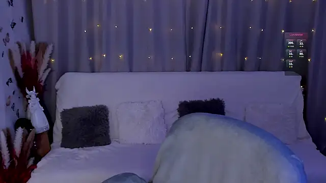 Snapshot of LisaMooore chatting on 01.08.25 LisaMooore online show from 01.08.25