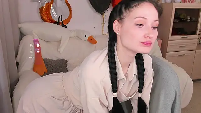 LisaMooore online show from 12.19.25