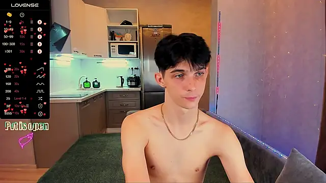 Snapshot of Aaron_Boom chatting on 09.30.25 Aaron Boom online show from 09.30.25