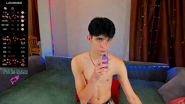 Snapshot of Aaron_Boom chatting on 10.10.25 Aaron Boom online show from 10.10.25