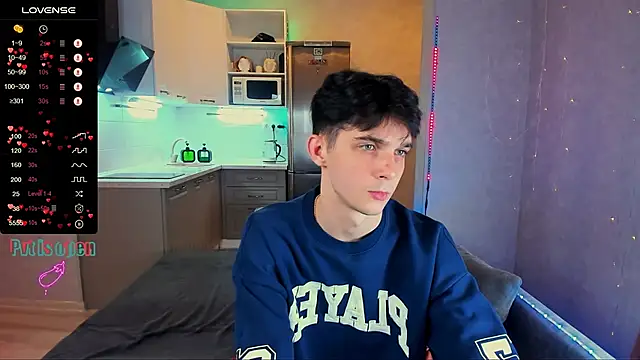 Snapshot of Aaron_Boom chatting on 10.12.25 Aaron Boom online show from 10.12.25