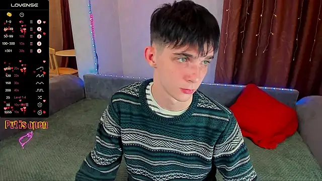 Snapshot of Aaron_Boom chatting on 10.27.25 Aaron Boom online show from 10.27.25