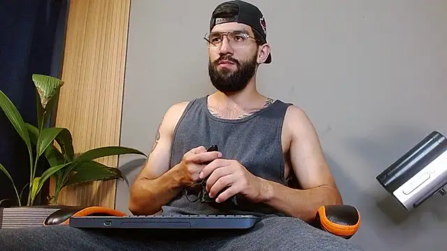 Snapshot of Mr_WhiteCock chatting on 09.29.25 Mr WhiteCock online show from 09.29.25