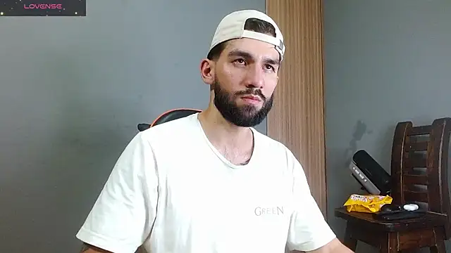 Snapshot of Mr_WhiteCock chatting on 10.16.25 Mr WhiteCock online show from 10.16.25