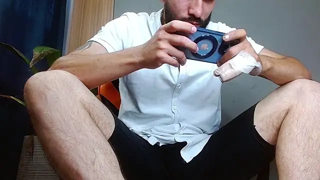 Snapshot of Mr_WhiteCock chatting on 10.27.25 Mr WhiteCock online show from 10.27.25