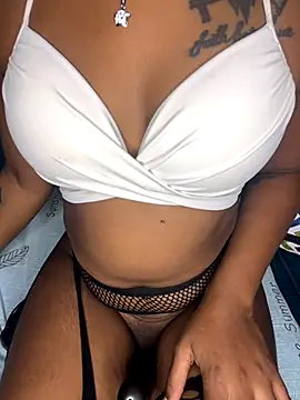 Snapshot of kishah1 chatting on 10.27.25 kishah1 online show from 10.27.25