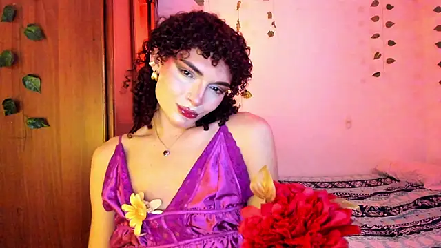 Snapshot of lucianromero chatting on 12.16.25 lucianromero online show from 12.16.25