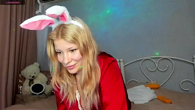 Leila purr18 online show from 12.13.24