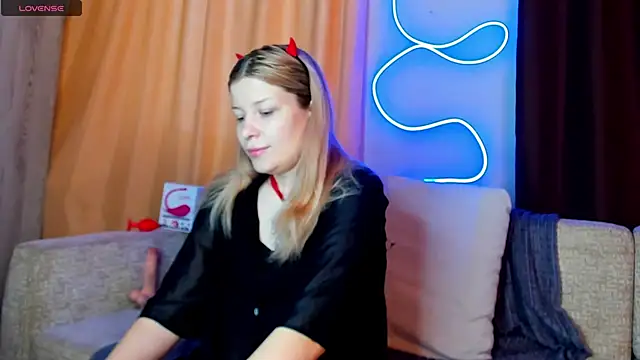 Leila purr18 online show from 02.13.25