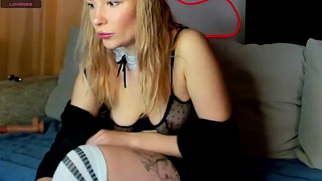 Leila purr18 online show from 02.22.25