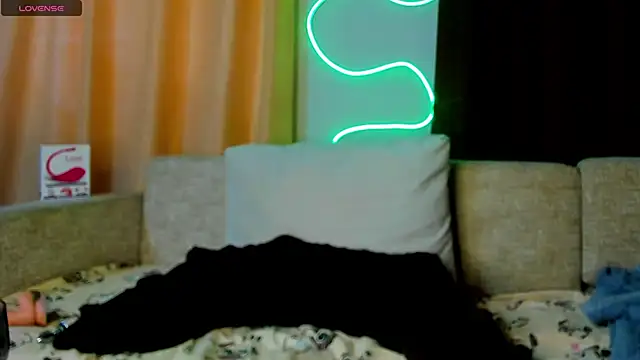 Leila purr18 online show from 02.25.25