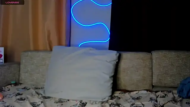 Leila purr18 online show from 02.25.25