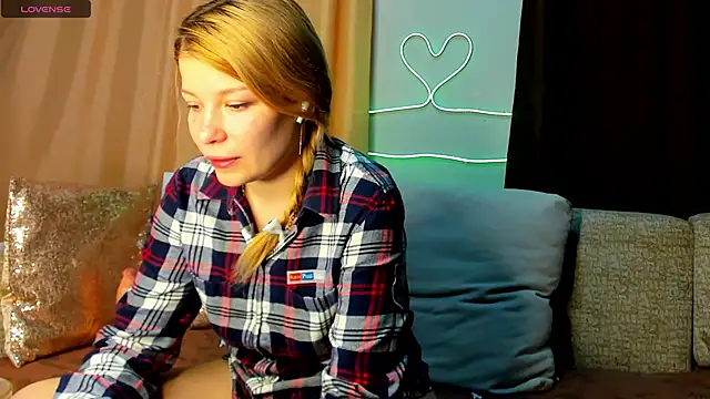 Leila purr18 online show from 03.15.25
