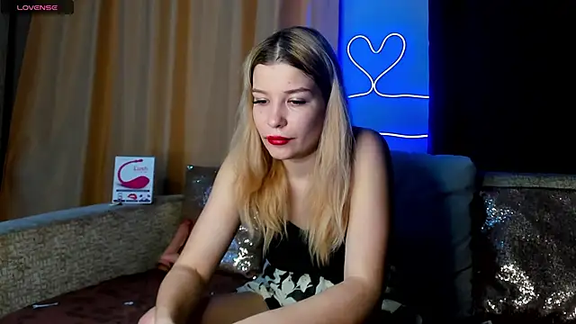 Leila purr18 online show from 03.18.25